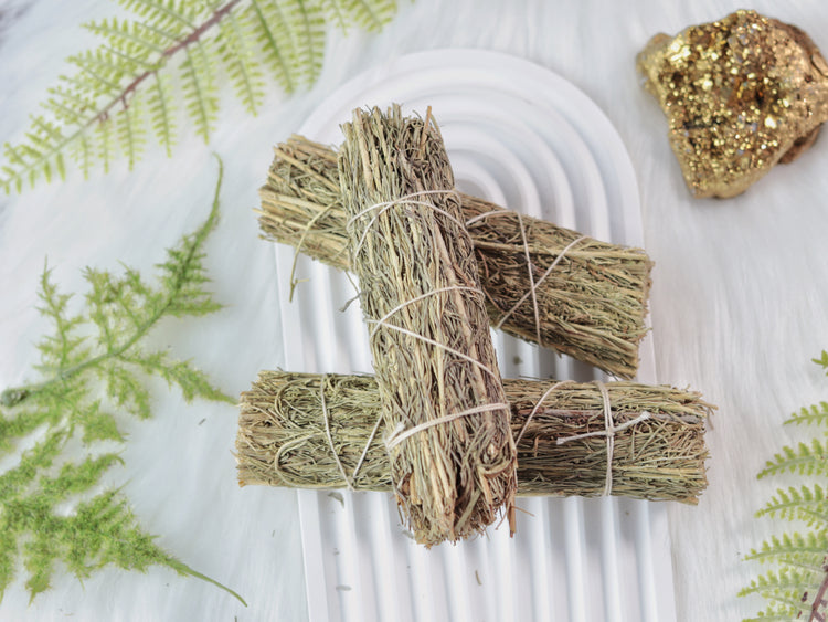 Sage Smudge Stick Bundle for Ceremony, Energy Cleansing, House Blessing & Empath Protection - Dragons Blood, Cinnamon, White Sage, Shasta Sage