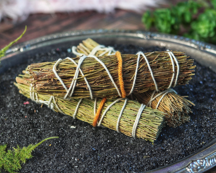 Sage Smudge Stick Bundle for Ceremony, Energy Cleansing, House Blessing & Empath Protection - Dragons Blood, Cinnamon, White Sage, Shasta Sage