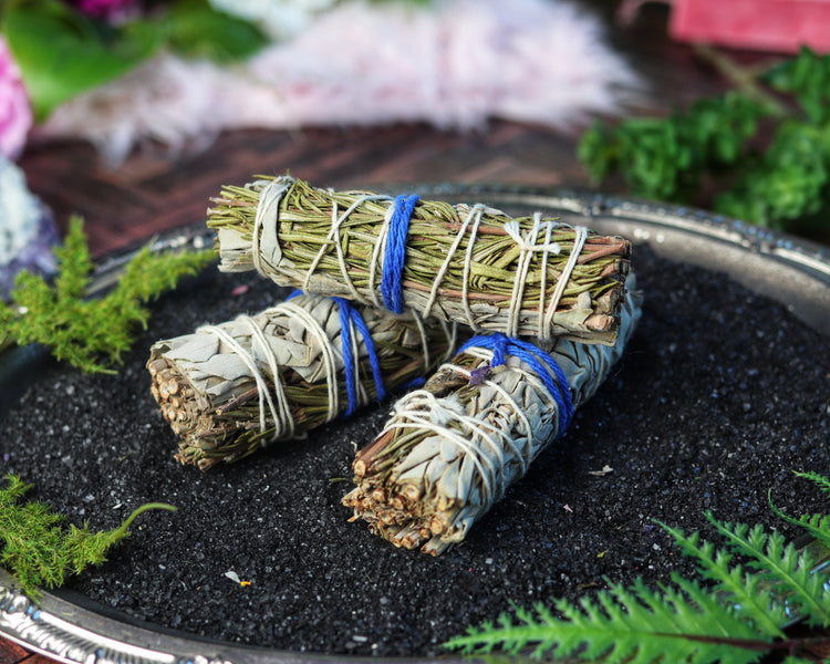 Sage Smudge Stick Bundle for Ceremony, Energy Cleansing, House Blessing & Empath Protection - Dragons Blood, Cinnamon, White Sage, Shasta Sage