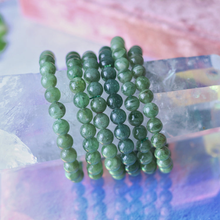 Green Apatite Crystal Bracelet w/ 8mm Polished Gemstone Bead - Gemini, Libra, Pisces Gift - Heart & Solar Plexus Bracelet for Transformation