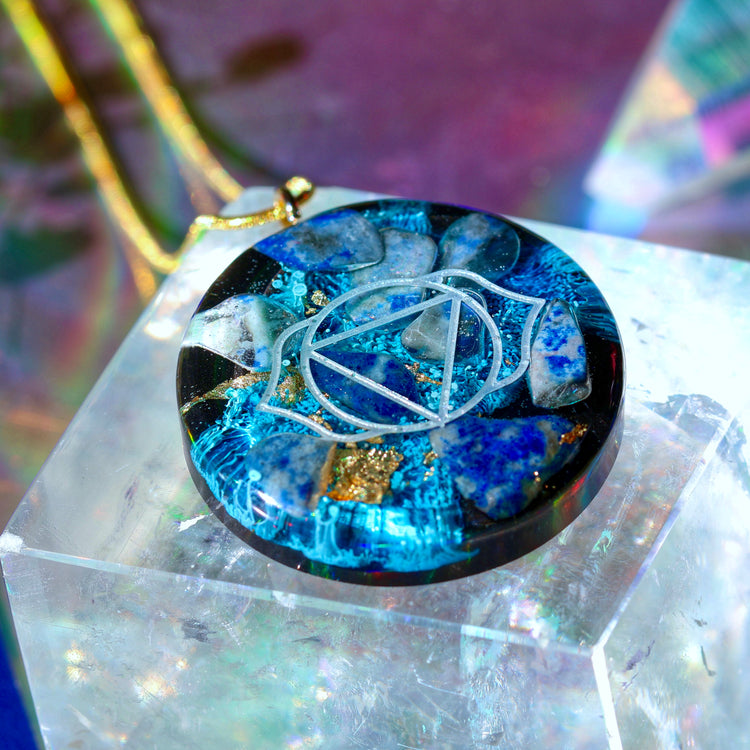 Handmade Orgonite Crystal Necklace – Quartz & Lapis Lazuli Third Eye Chakra Pendant