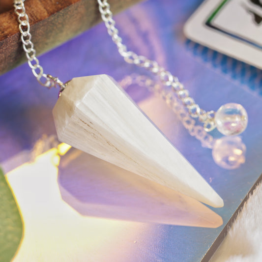 Scolecite Pendulum – Serene Divination Tool for Spiritual Connection and Inner Harmon