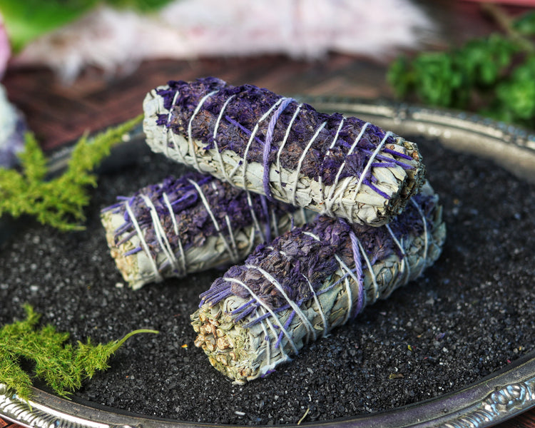 Sage Smudge Stick Bundle for Ceremony, Energy Cleansing, House Blessing & Empath Protection - Dragons Blood, Cinnamon, White Sage, Shasta Sage