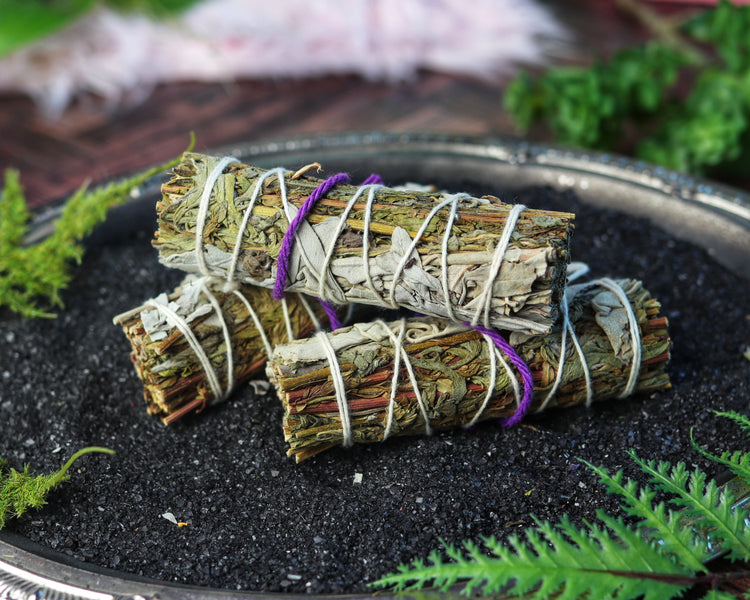 Sage Smudge Stick Bundle for Ceremony, Energy Cleansing, House Blessing & Empath Protection - Dragons Blood, Cinnamon, White Sage, Shasta Sage
