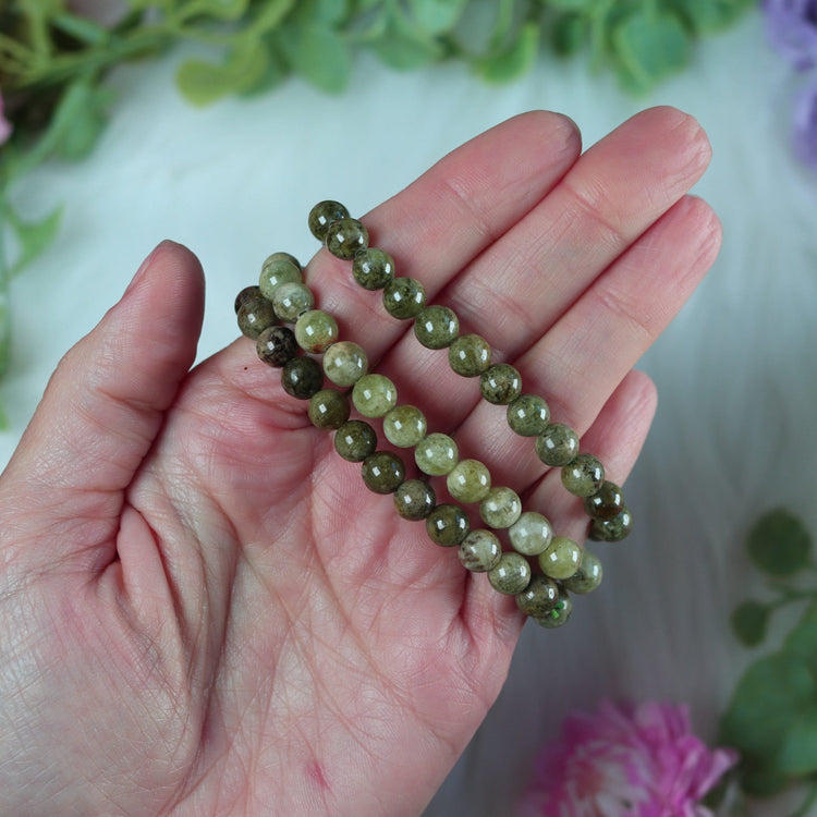 Green Garnet Crystal Bracelet w/ 8mm Polished Gemstone Bead - Heart Chakra Jewelry - Capricorn, Virgo & Taurus Zodiac Birthday Gift